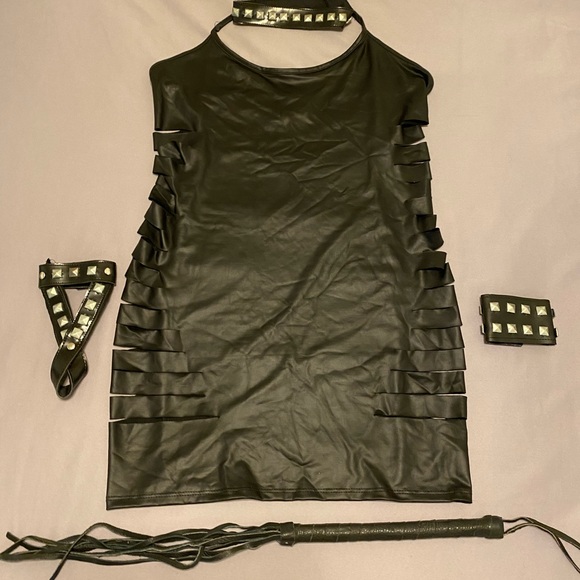 DIY Halloween costume sexy dominatrix - Picture 7 of 9